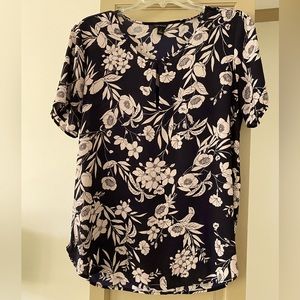 Ann Taylor Short sleeve Blouse. Black with tan flowers. Size Medium